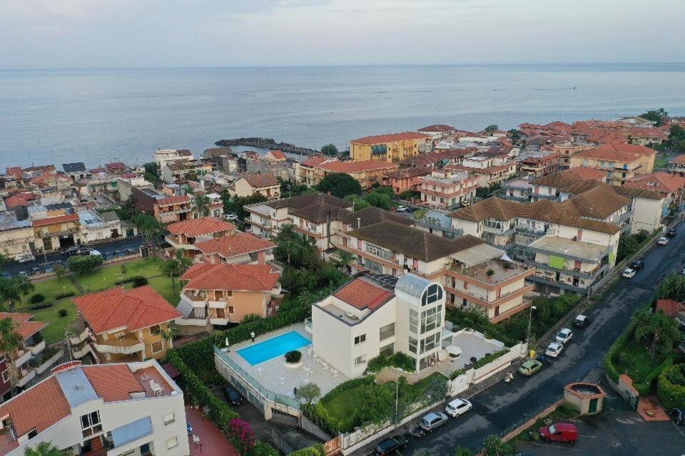 الشقق الفندقية ريبوسْتوفي  Path House - Etna & Sea View المظهر الخارجي الصورة